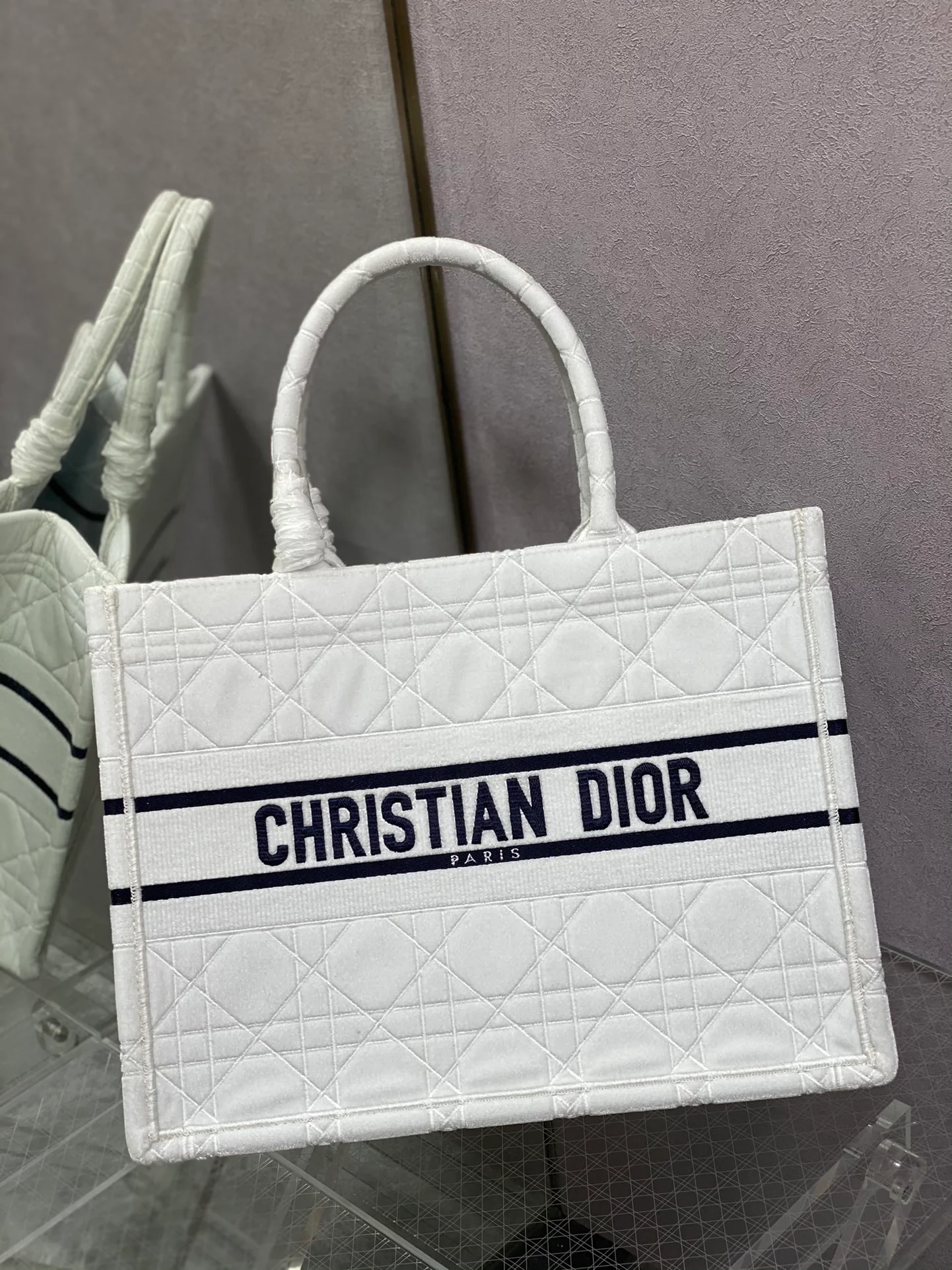 Сумка-тоут Dior Book, маленький размер 36-5 см, осенне-зимняя коллекция, бархатный узор ?ромб?.