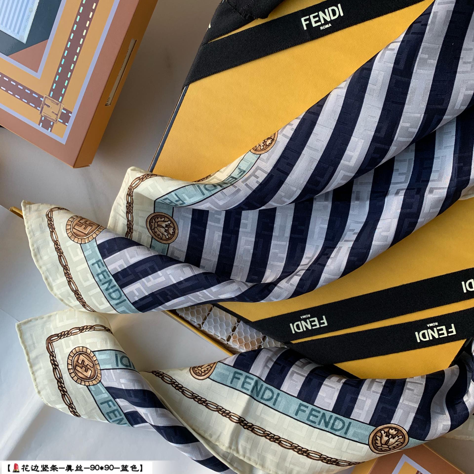 Fendi - Прямой полосатый кружевной квадратный шарф из 90% шелка - Изящный жаккардовый узор с логотипом ff