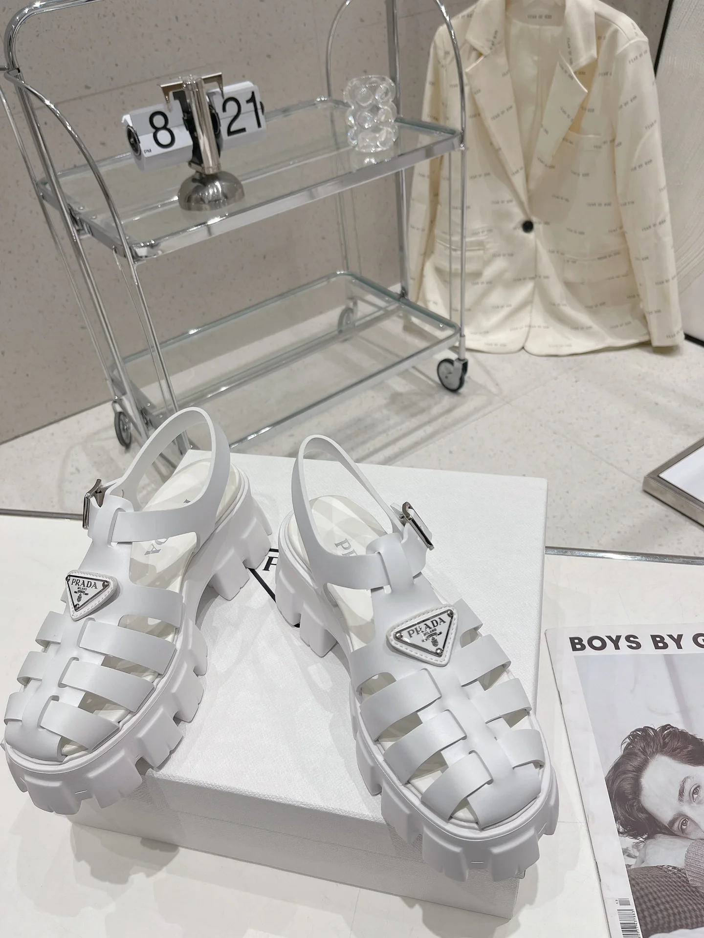 Новинка сезона весна/лето 2022 от Prada - Сандалии на платформе - Белые