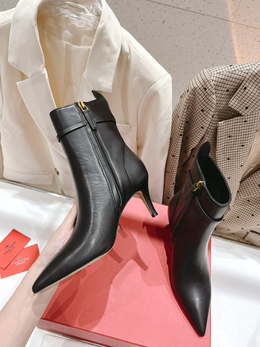 Ботильоны Valentino на шпильке с острым носком - черные