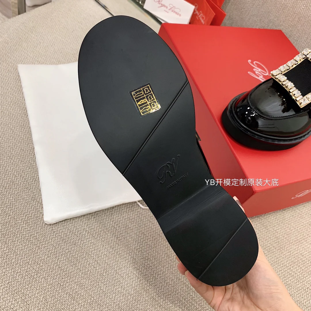 Обувь RV - 22ss - Лакированная кожа Aloes, украшенная стразами