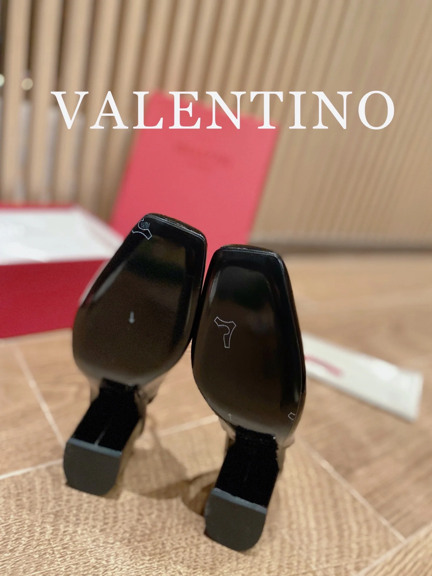 Valentino - Черные туфли на массивном каблуке с квадратным носком