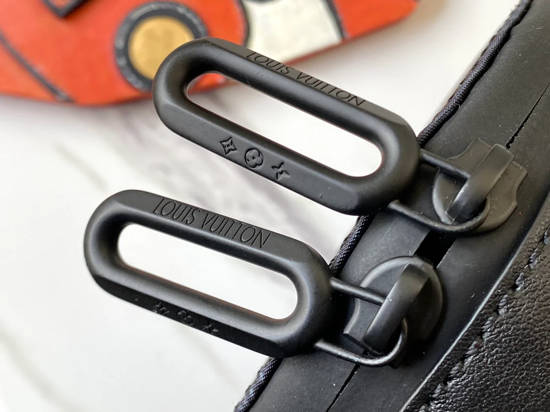 lv-m45604-expandable-polochon-handbag