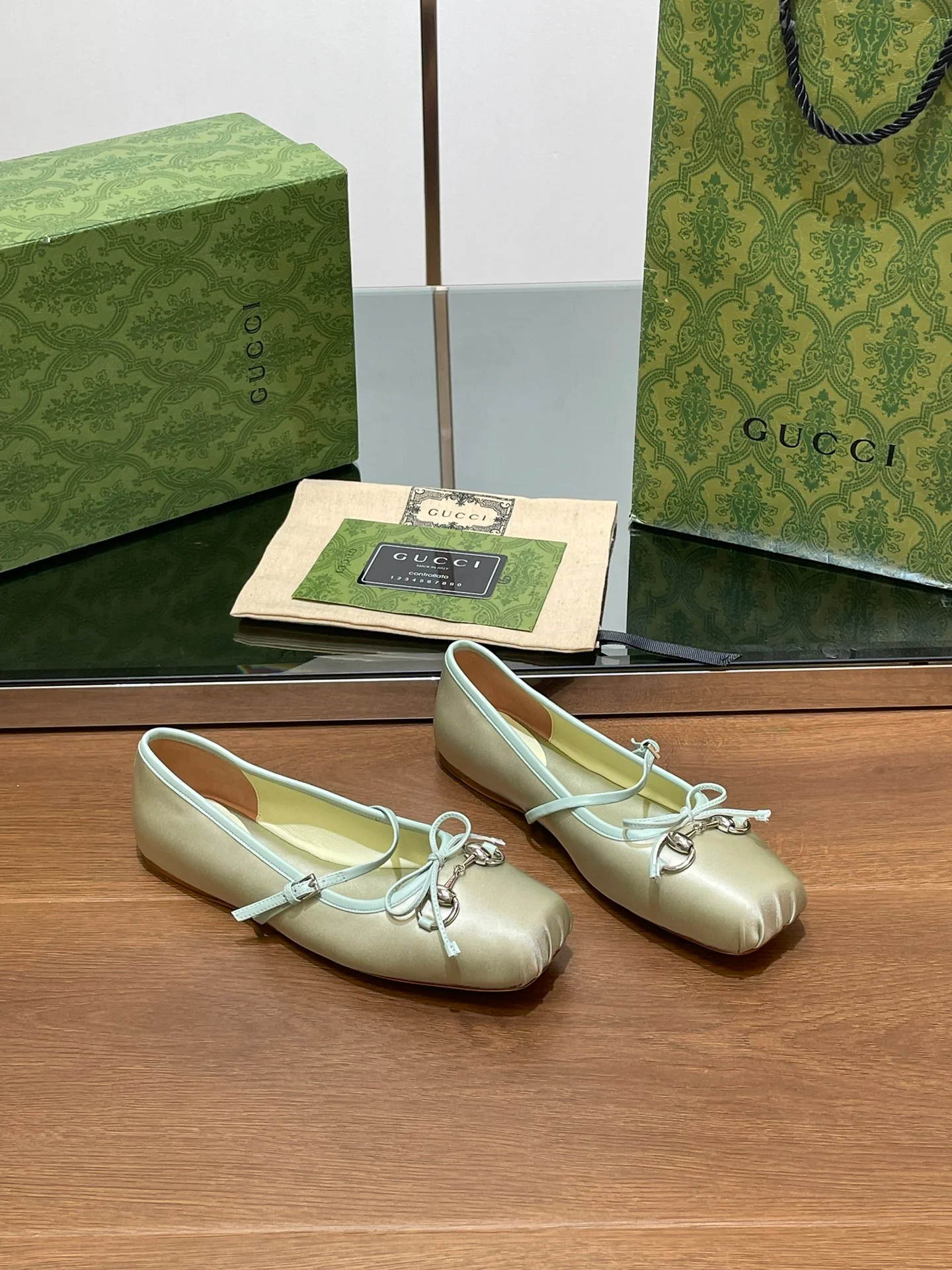 Балетки Gucci 2024 Ballet Step Buckle Flats - серебристые