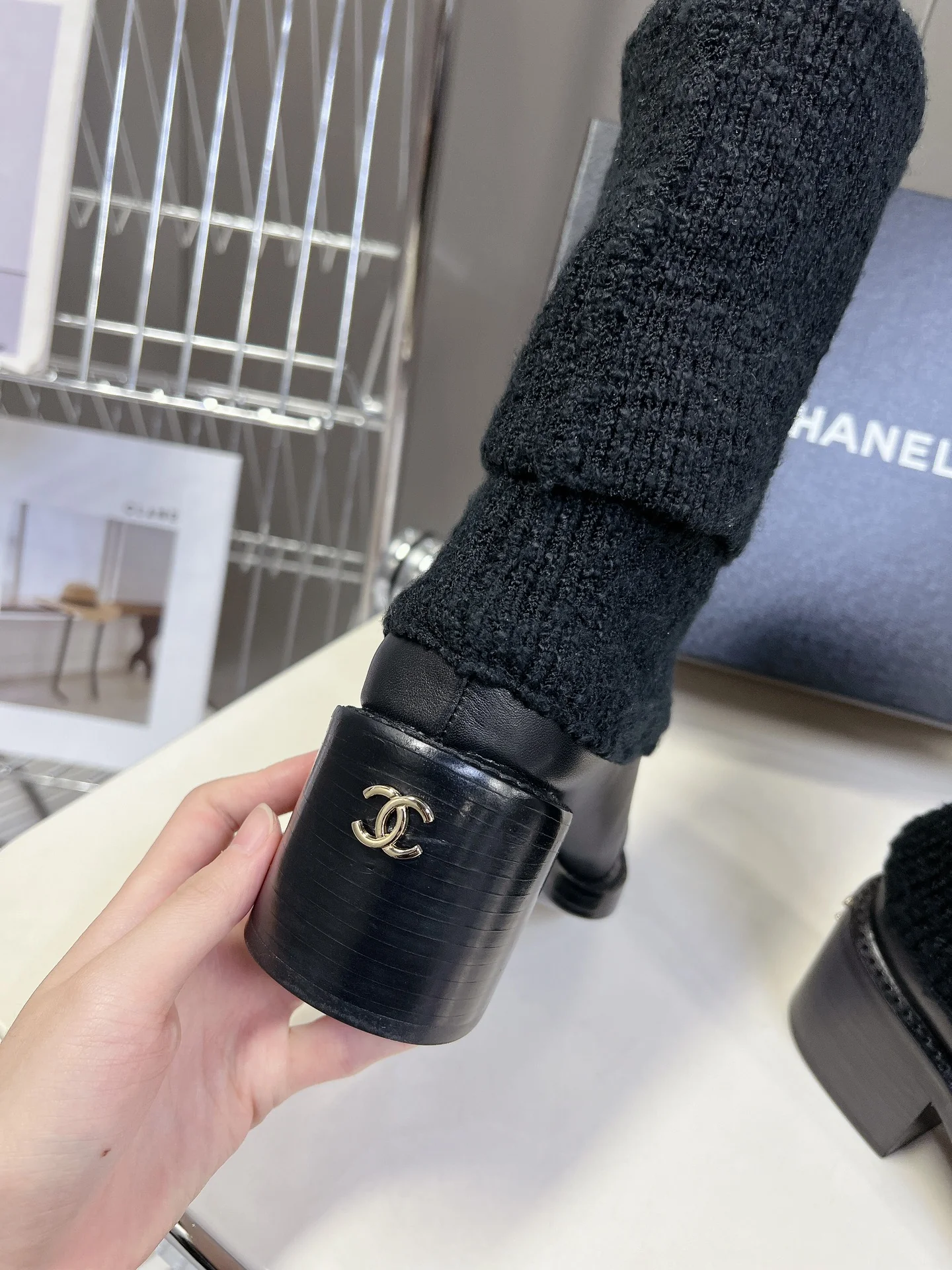 Ботильоны-носки на высоком каблуке Chanel 2024 — черные
