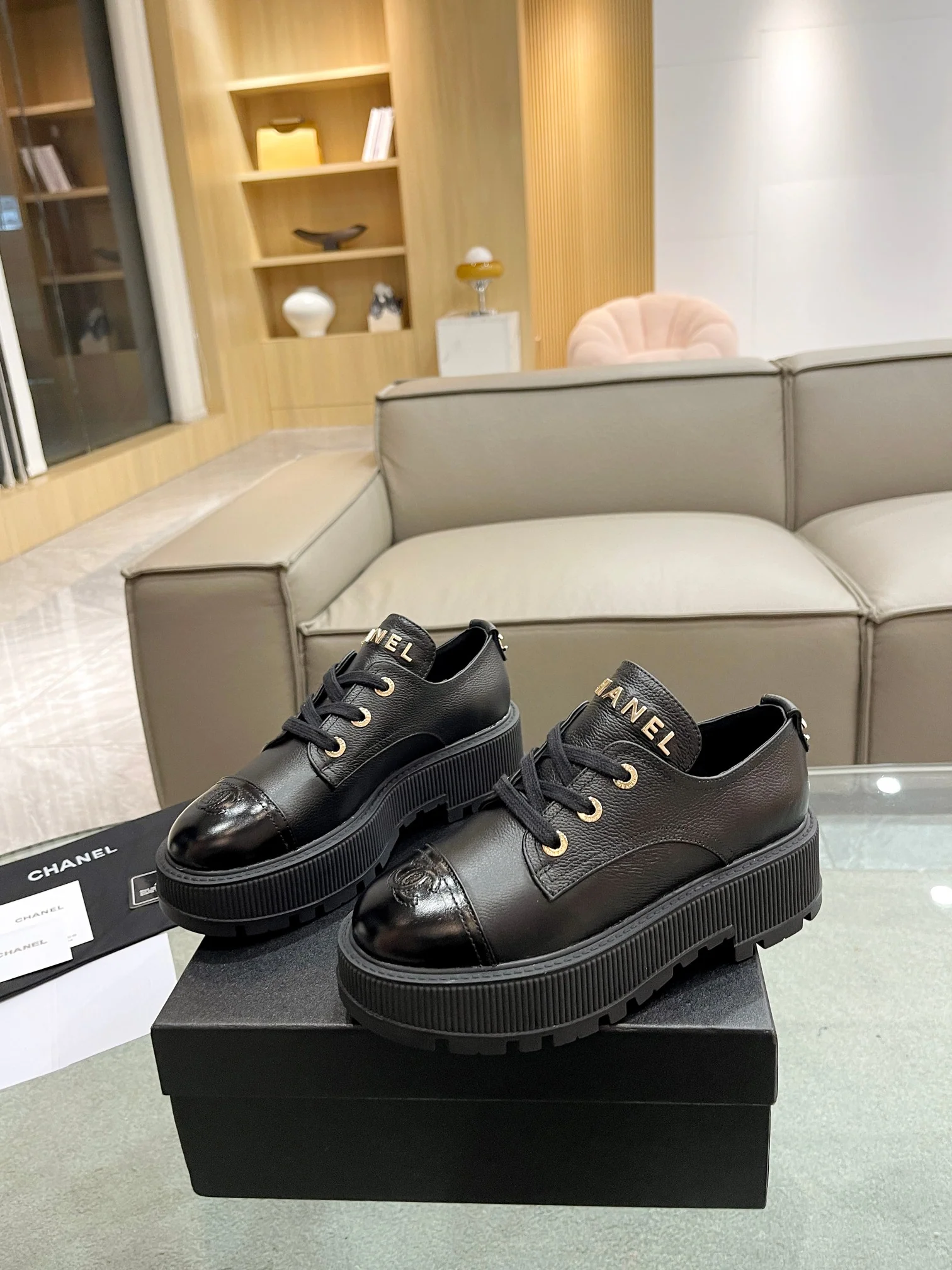 Новинка сезона осень/зима 2023 от Chanel - Лоферы на платформе - Черные