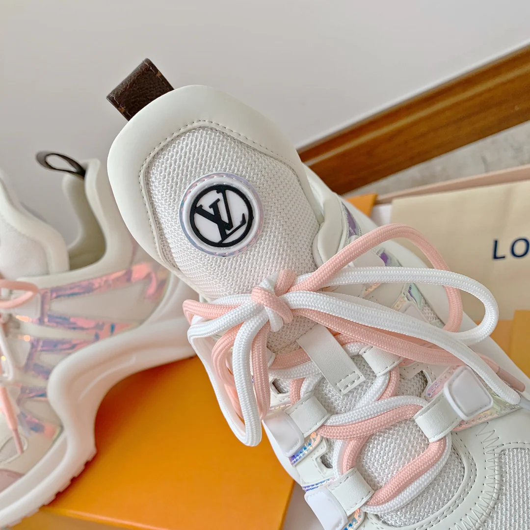 Серия LV-Archlight - Новые кроссовки для папы - 1