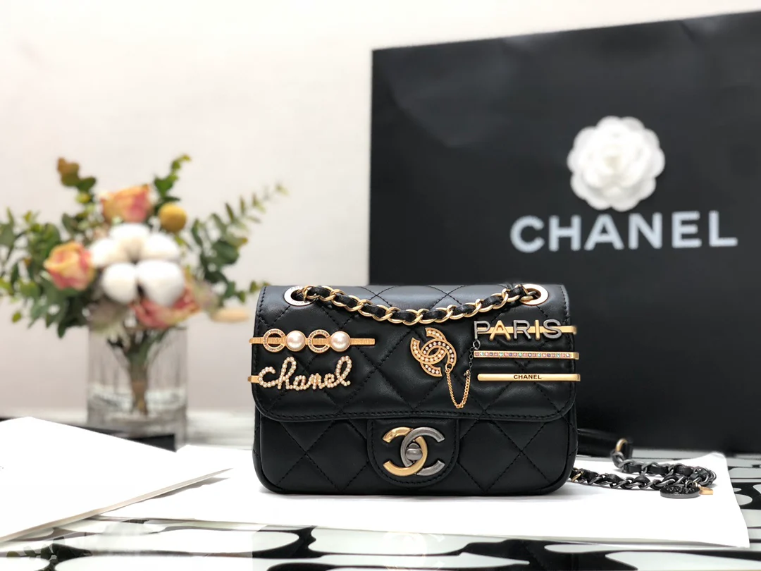 Новинка сезона осень/зима 2022 от Chanel - сумка Badge Flap Bag.