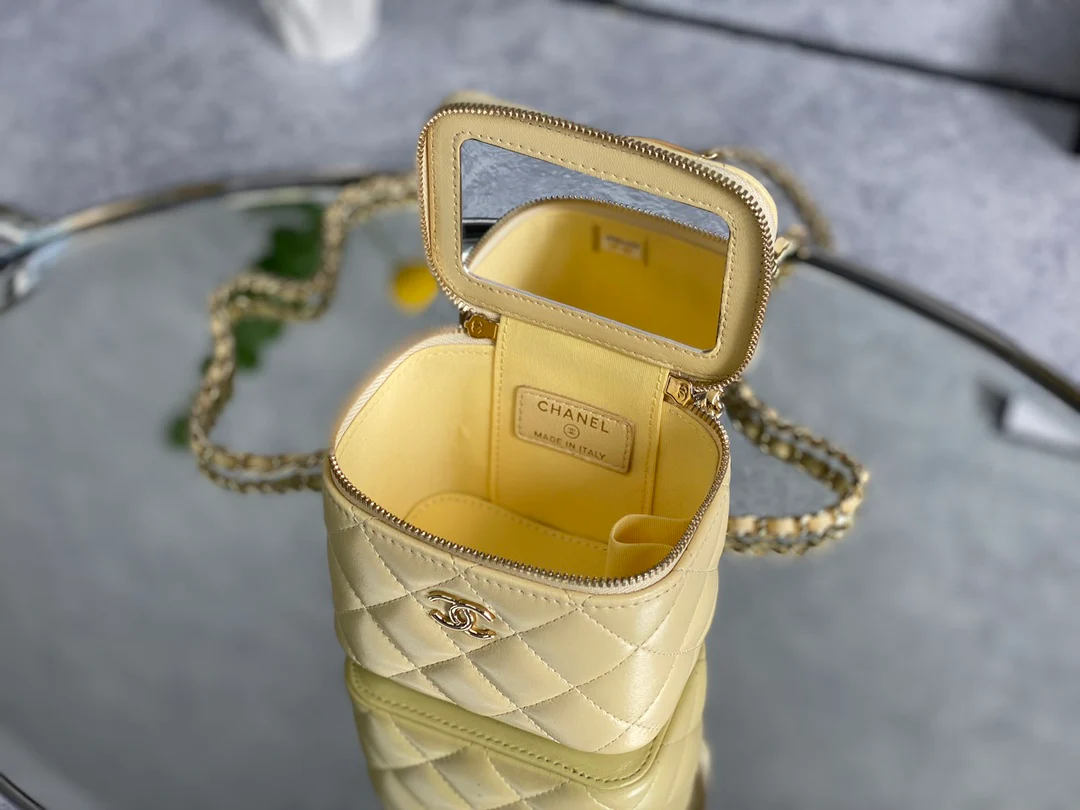 Новинка от Chanel 2022 года - Футляр для помады - Маленькая коробочка - Мини-версия ?Куриного желтка?