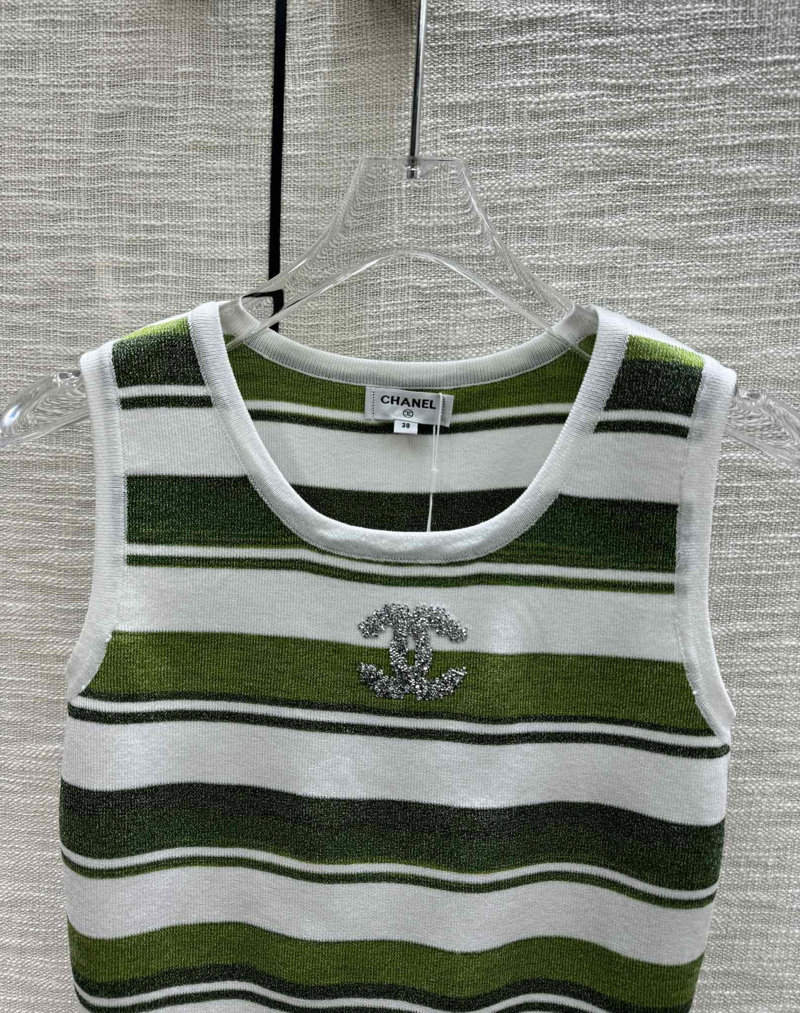 Вязаный жилет Chanel 2403 в полоску с цветовыми блоками - зеленый
