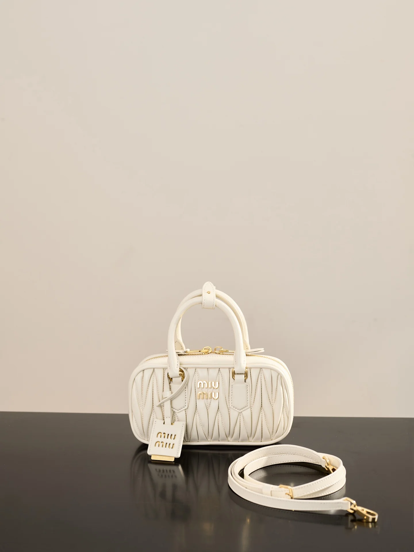 Miu Miu-5b088m1100 - Миниатюрная плиссированная сумка для боулинга - Белая