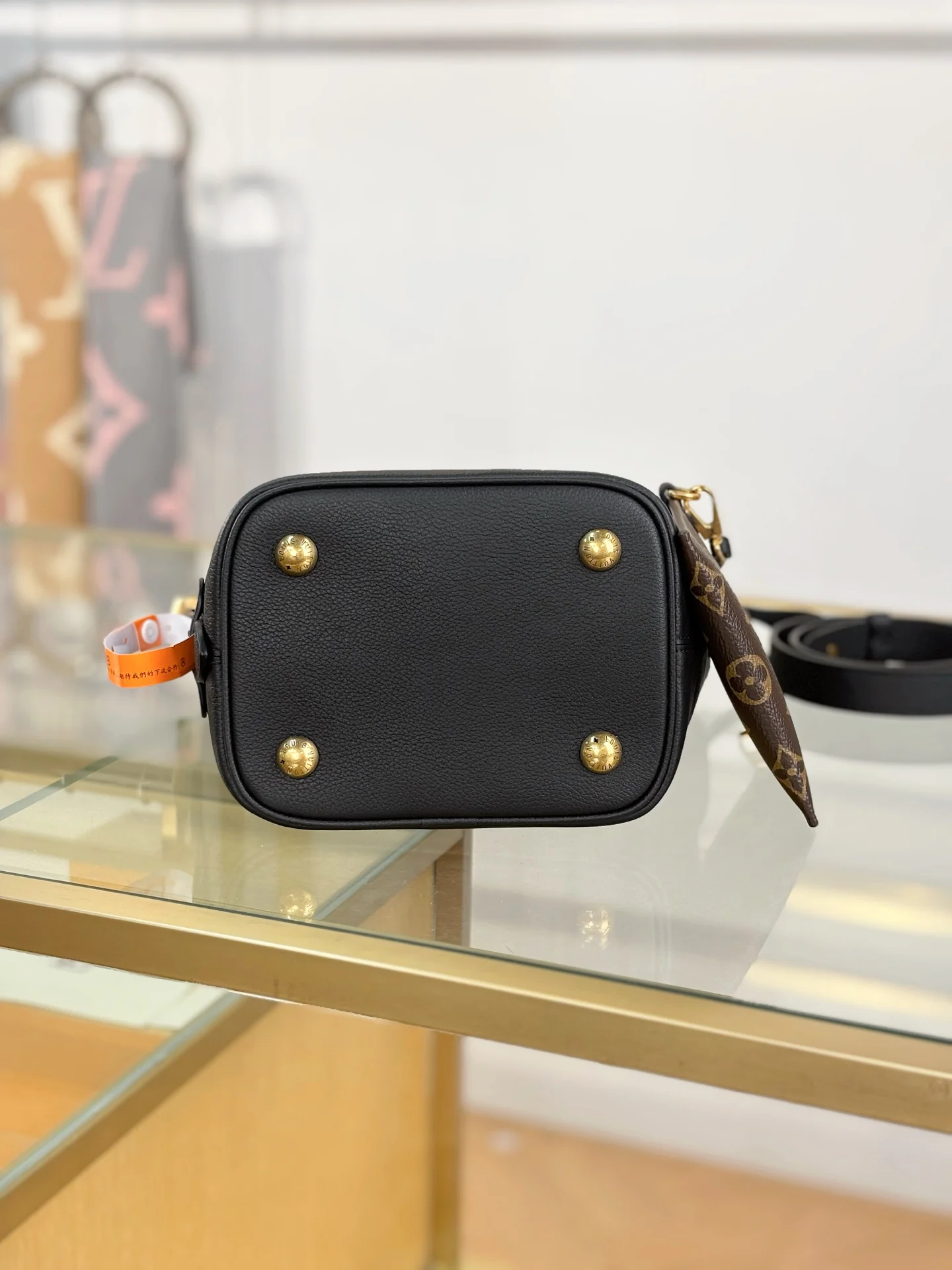 LV-m25543-low-key-all-in-bb сумка-черная