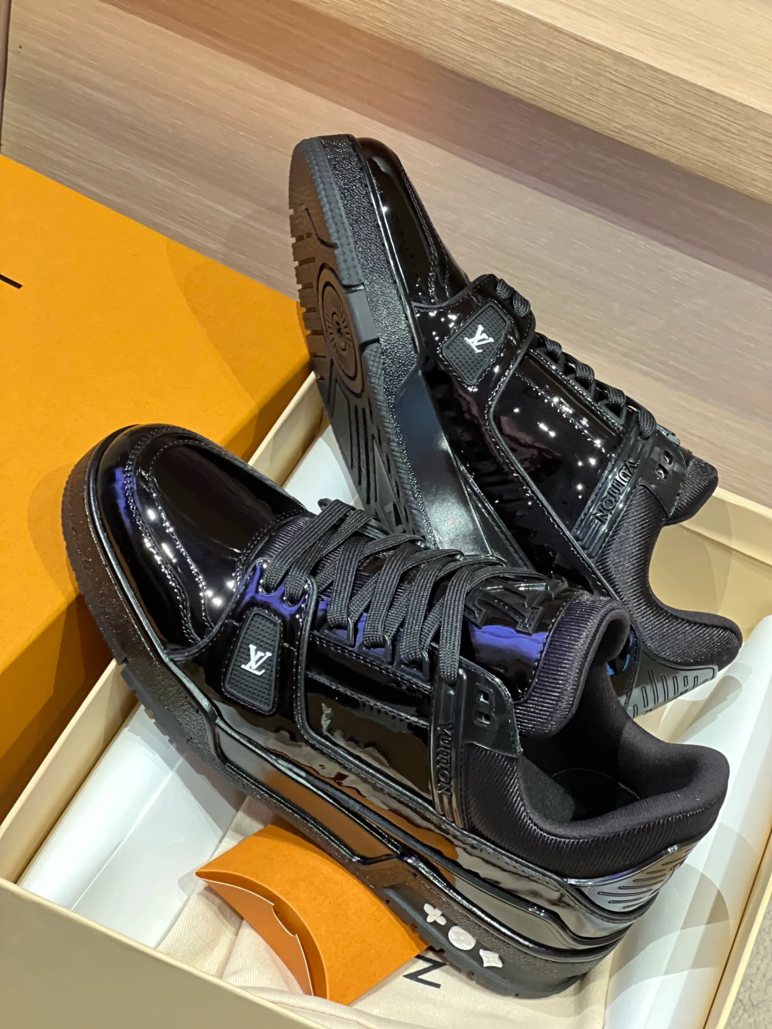 Кроссовки LV Trainer Casual Shoes - глянцево-черные