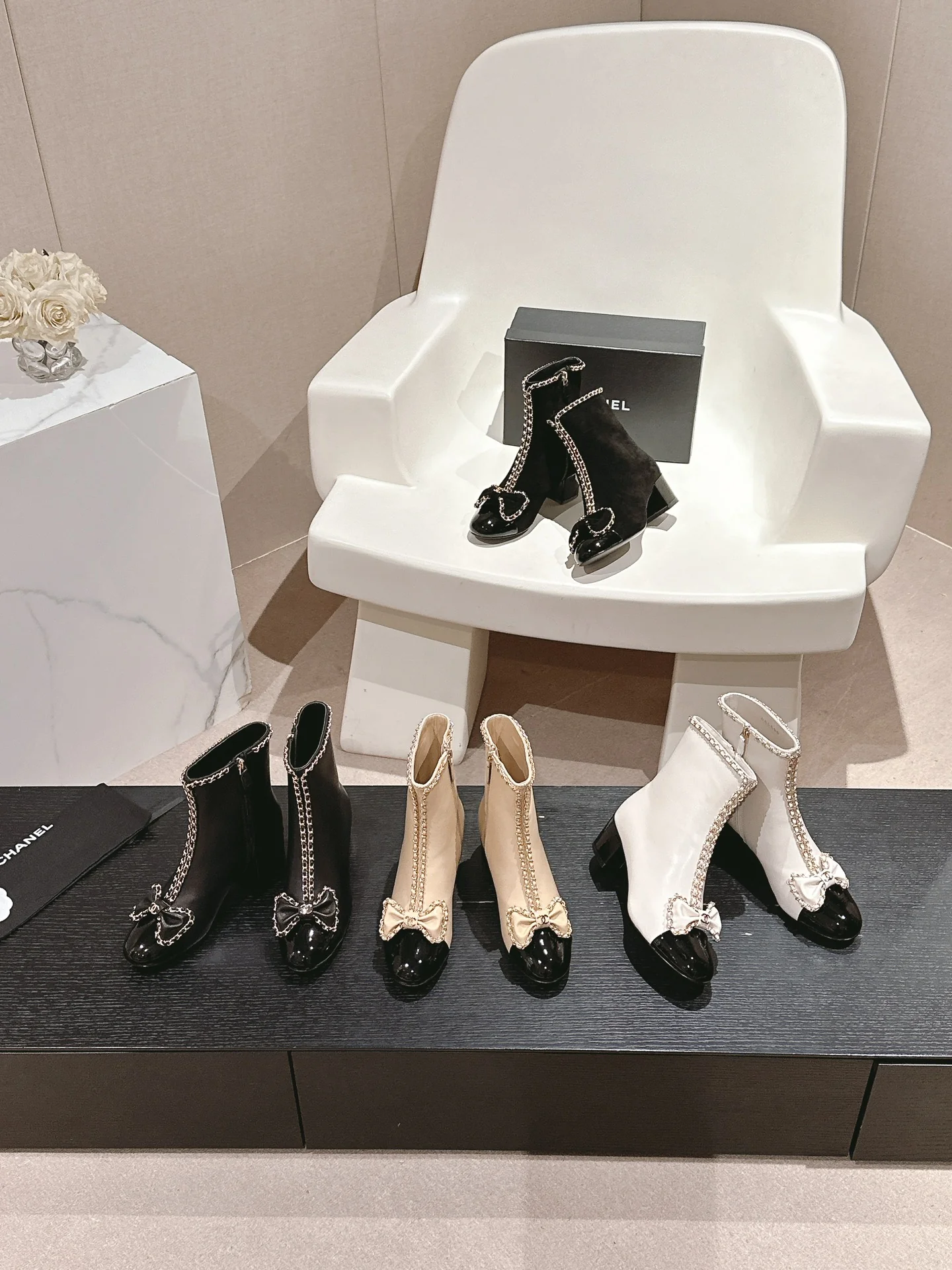 Ботинки на высоком каблуке Chanel 2024 — изображение из коллекции