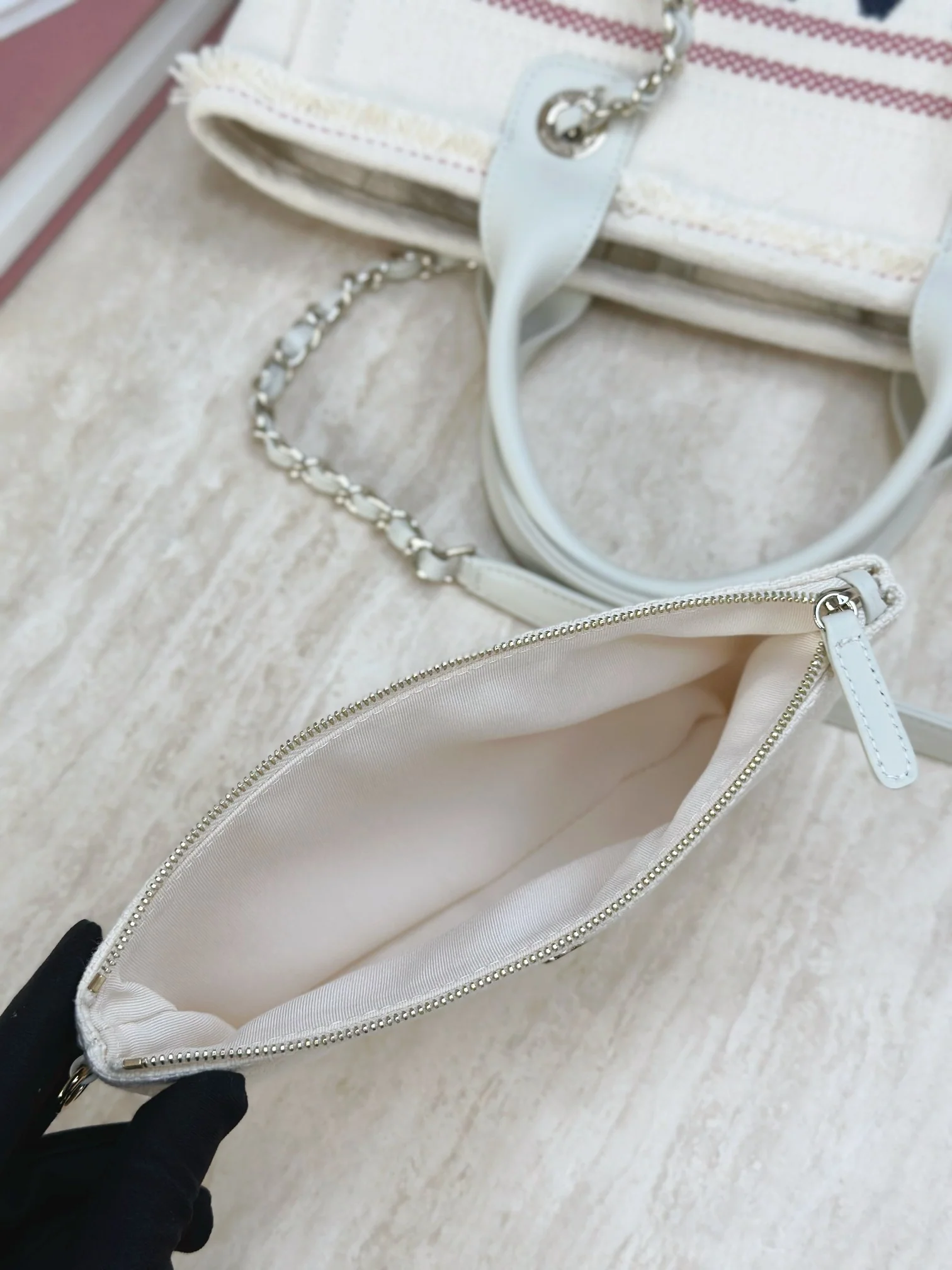 Пляжная сумка Chanel 25c, косметичка, красно-синяя.