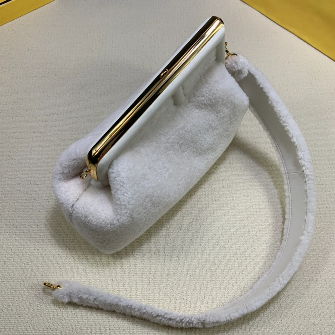 Средняя белая шерстяная сумка Fendi-first