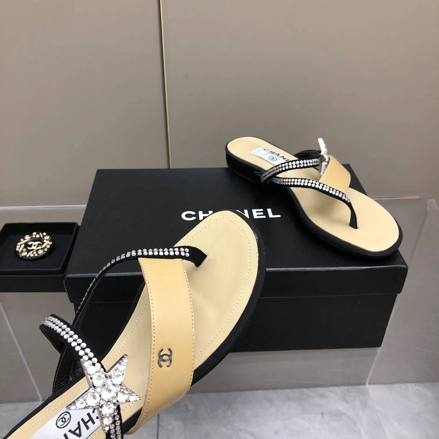 Сандалии/тапочки Chanel