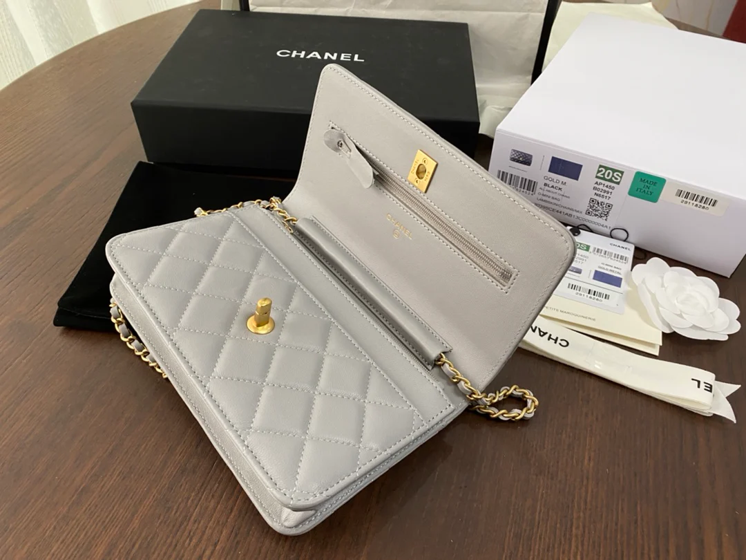 Chanel - Золотой мяч WOC - Овечья кожа