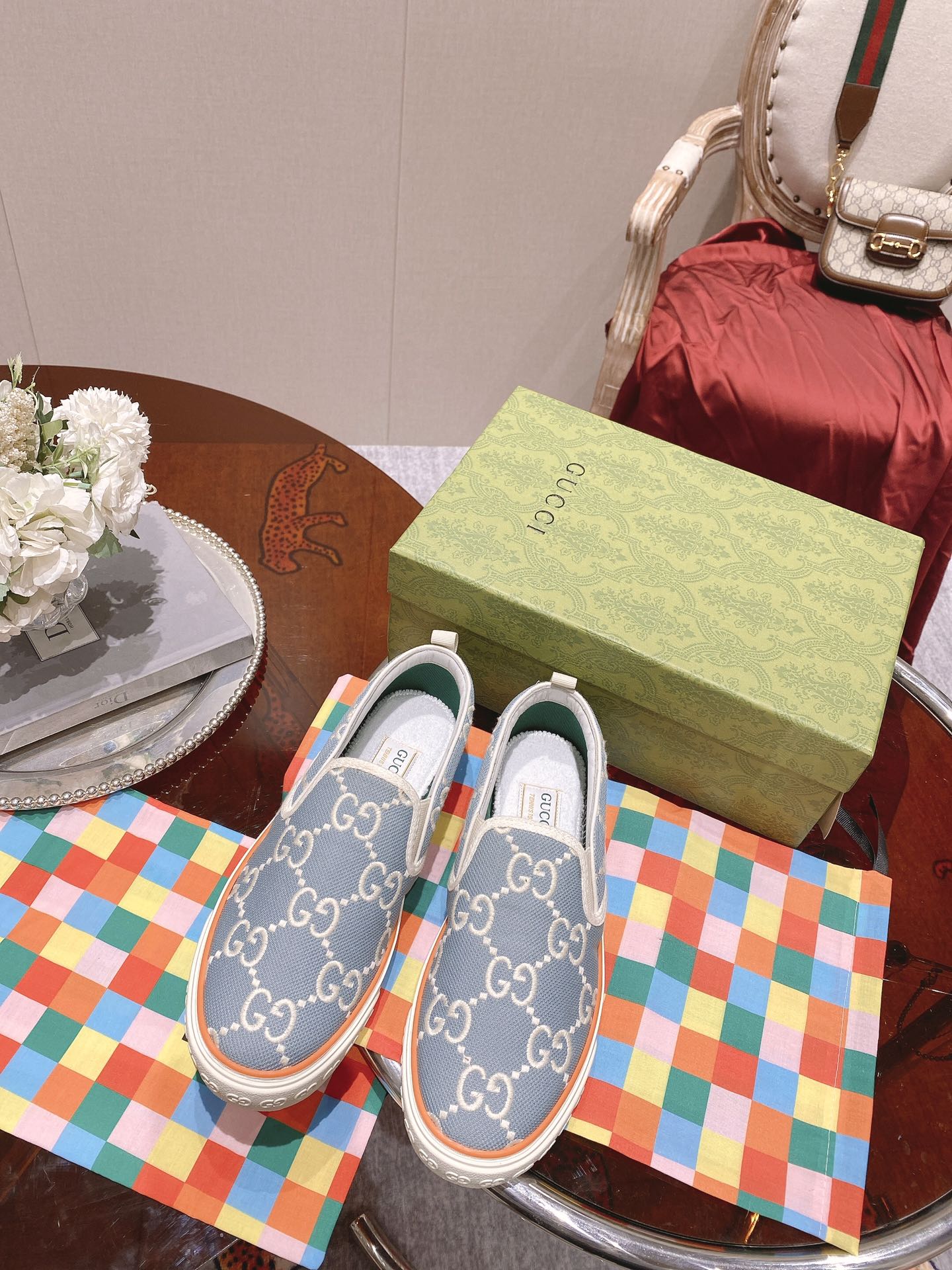 Классические лоферы Gucci 1977 года, серия - парусиновые, светло-голубой джинсовый цвет.