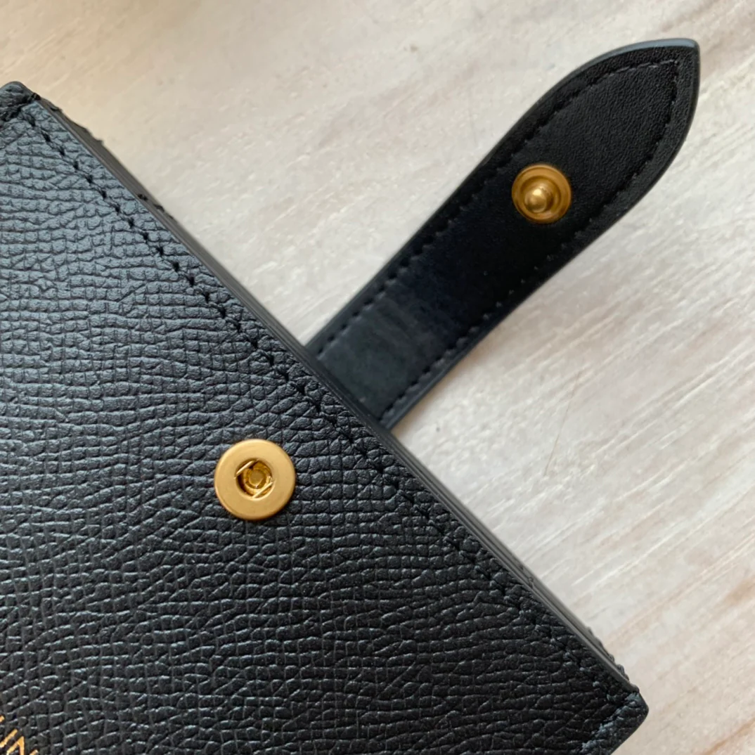 Celine 粒面牛皮风琴卡包