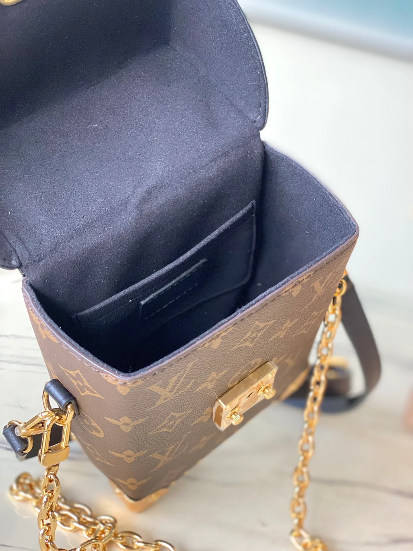 m82465-LV-camera-box-small box bag