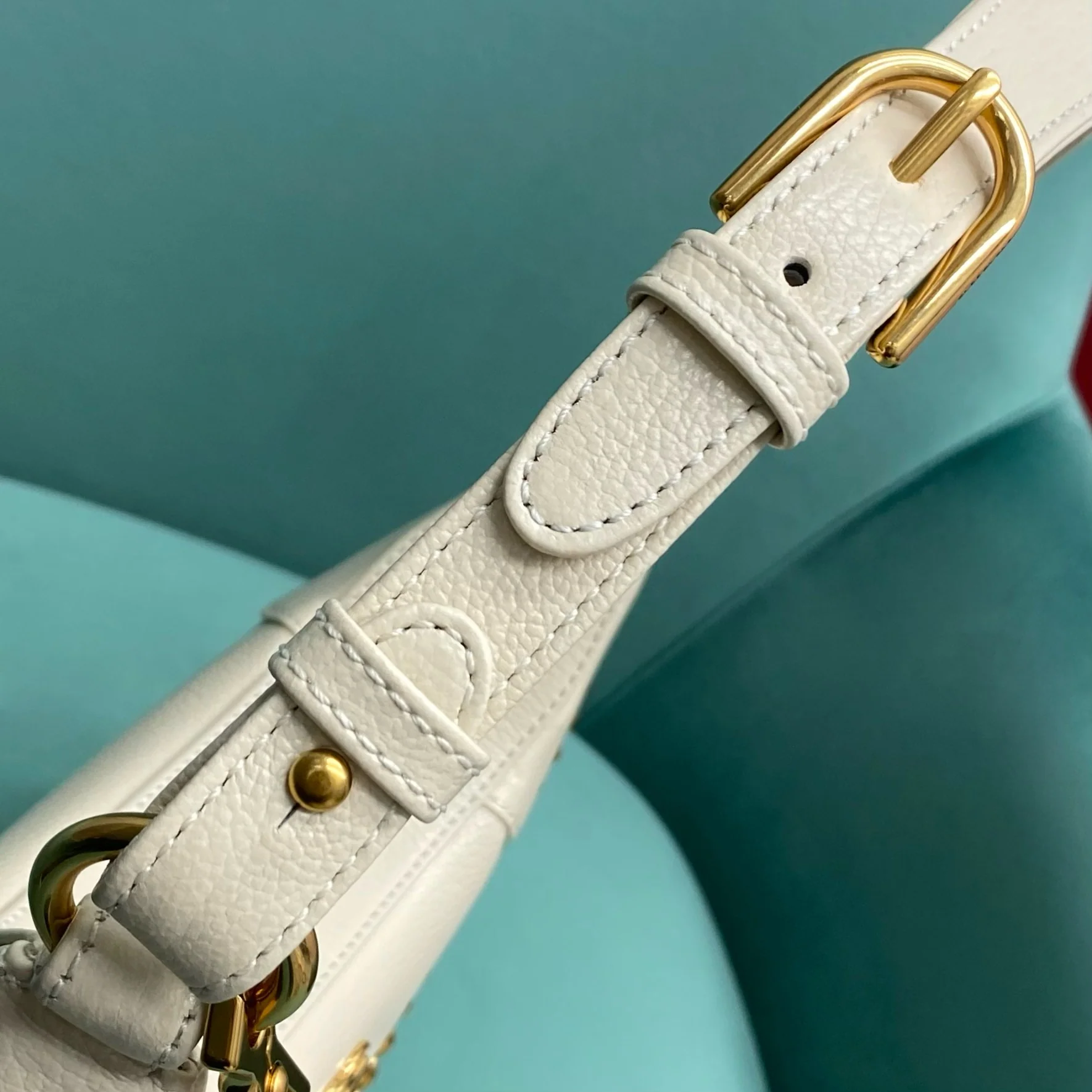 Сумка Gucci на цепочке через плечо - белая