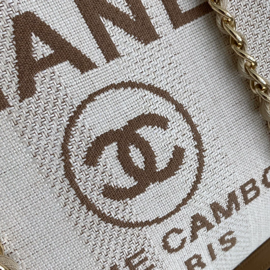 Большая пляжная сумка Chanel в бежевую полоску