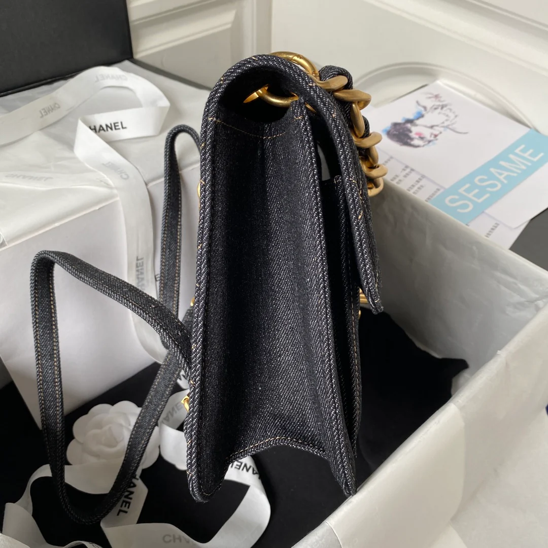 Коллекция Chanel Весна/Лето 2023 - Сумка-клапан 