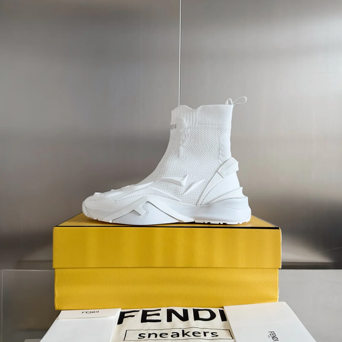 Кроссовки Fendi-flow серии Flyknit - Унисекс - Белые