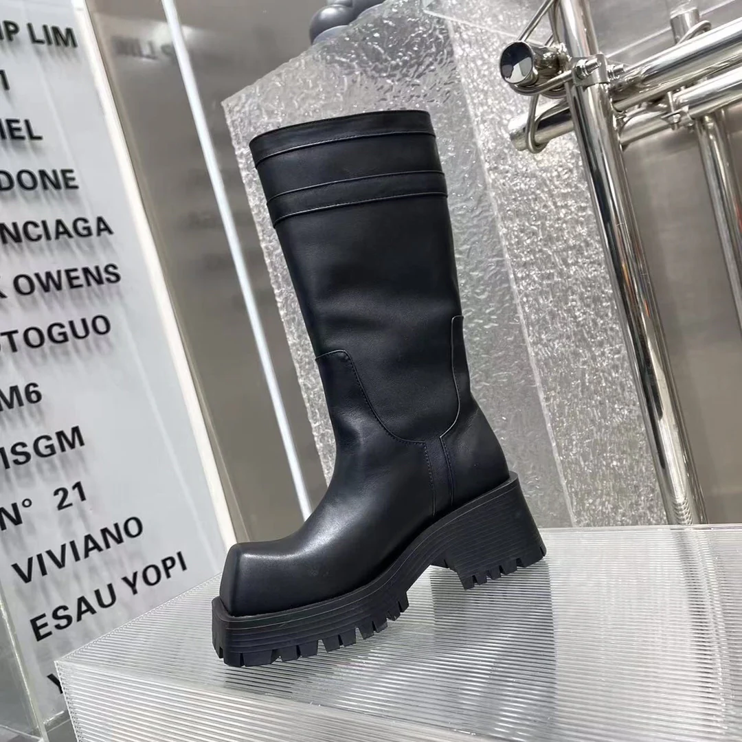 Высокие сапоги Balenciaga Trooper с квадратным носком, коллекция осень/зима 2023.