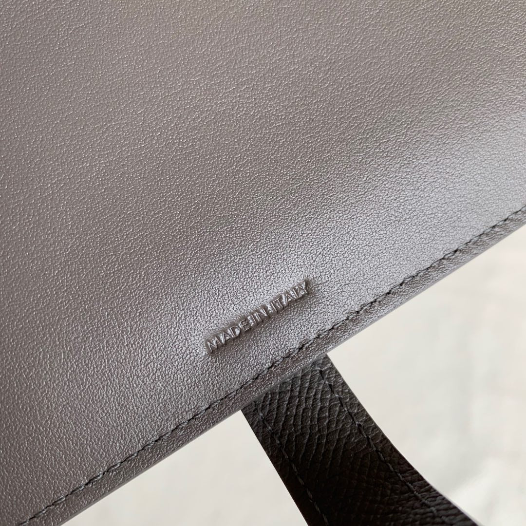 Длинный кошелек Celine - Кошелек с ремешком из крупнозернистой телячьей кожи - 1 шт.