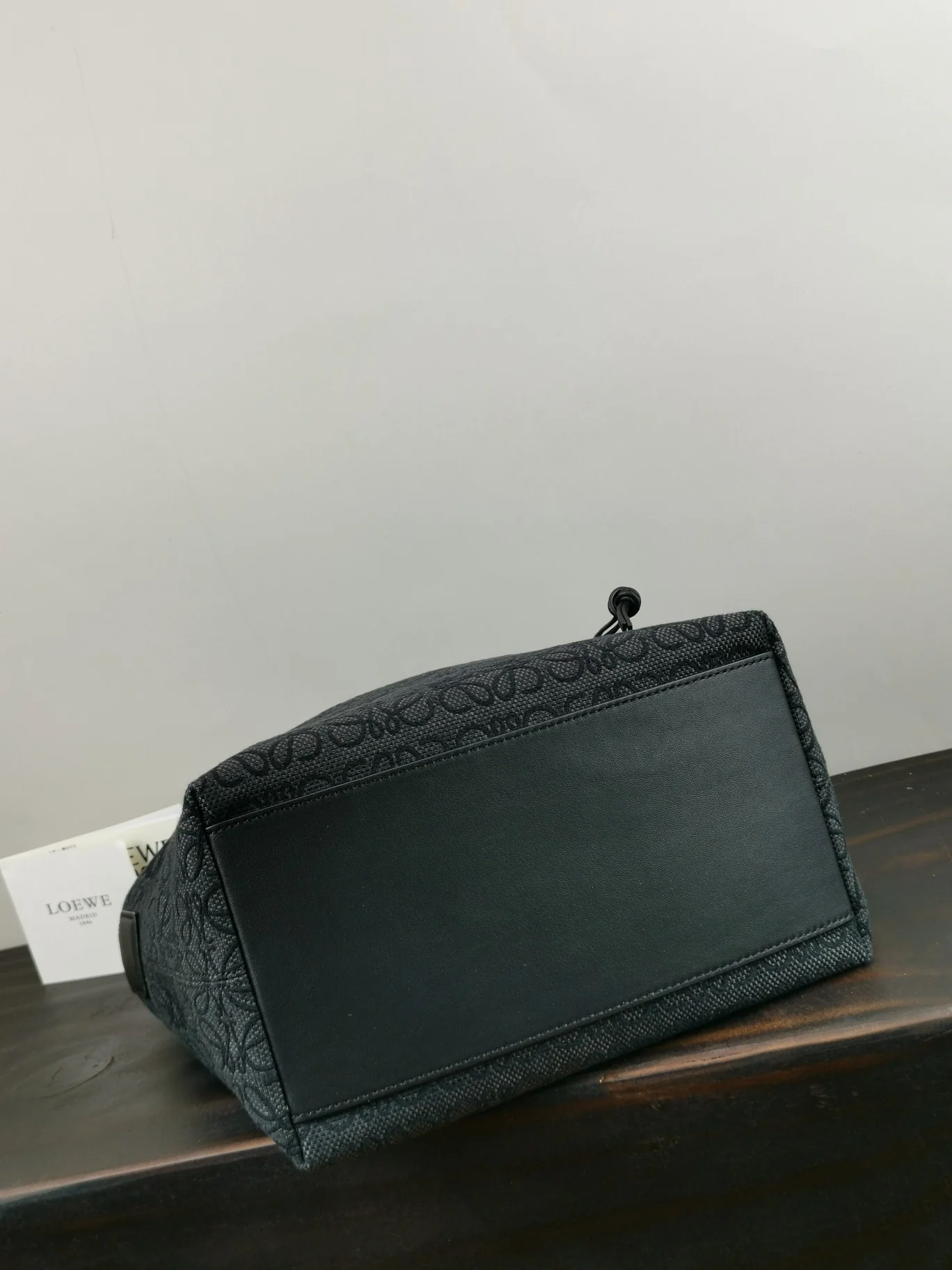 Сумка-ланчбокс Loewe-cubi - сумка из вышитой ткани.