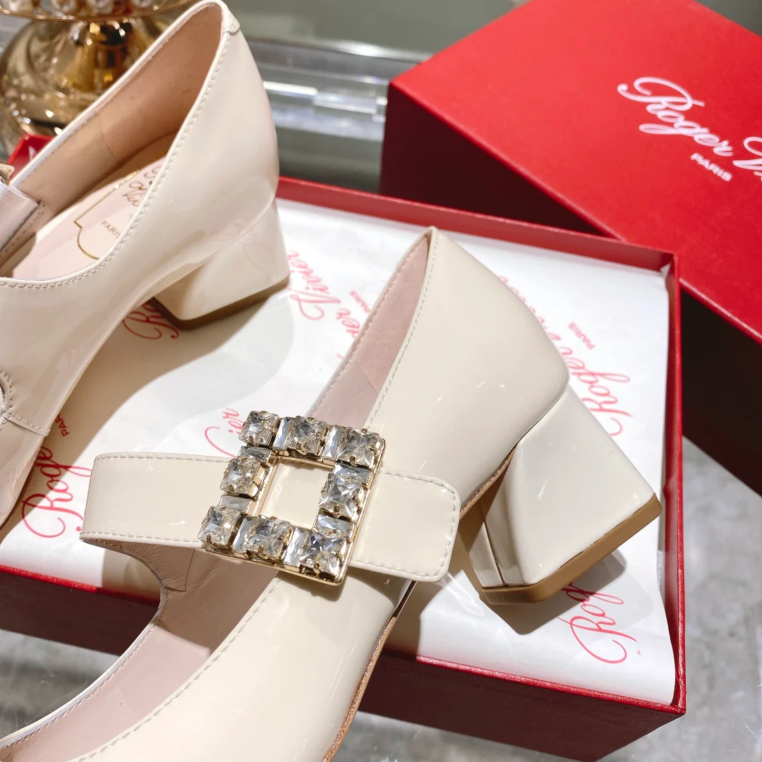 Обувь RV - Новинка весны 2023 - Туфли на низком каблуке из овчины - 4-5 см - Бежевые