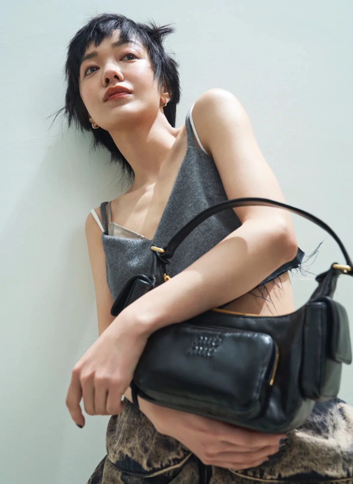 Сумка Miu Miu из кожи наппа с карманами — носите и делитесь с другими.