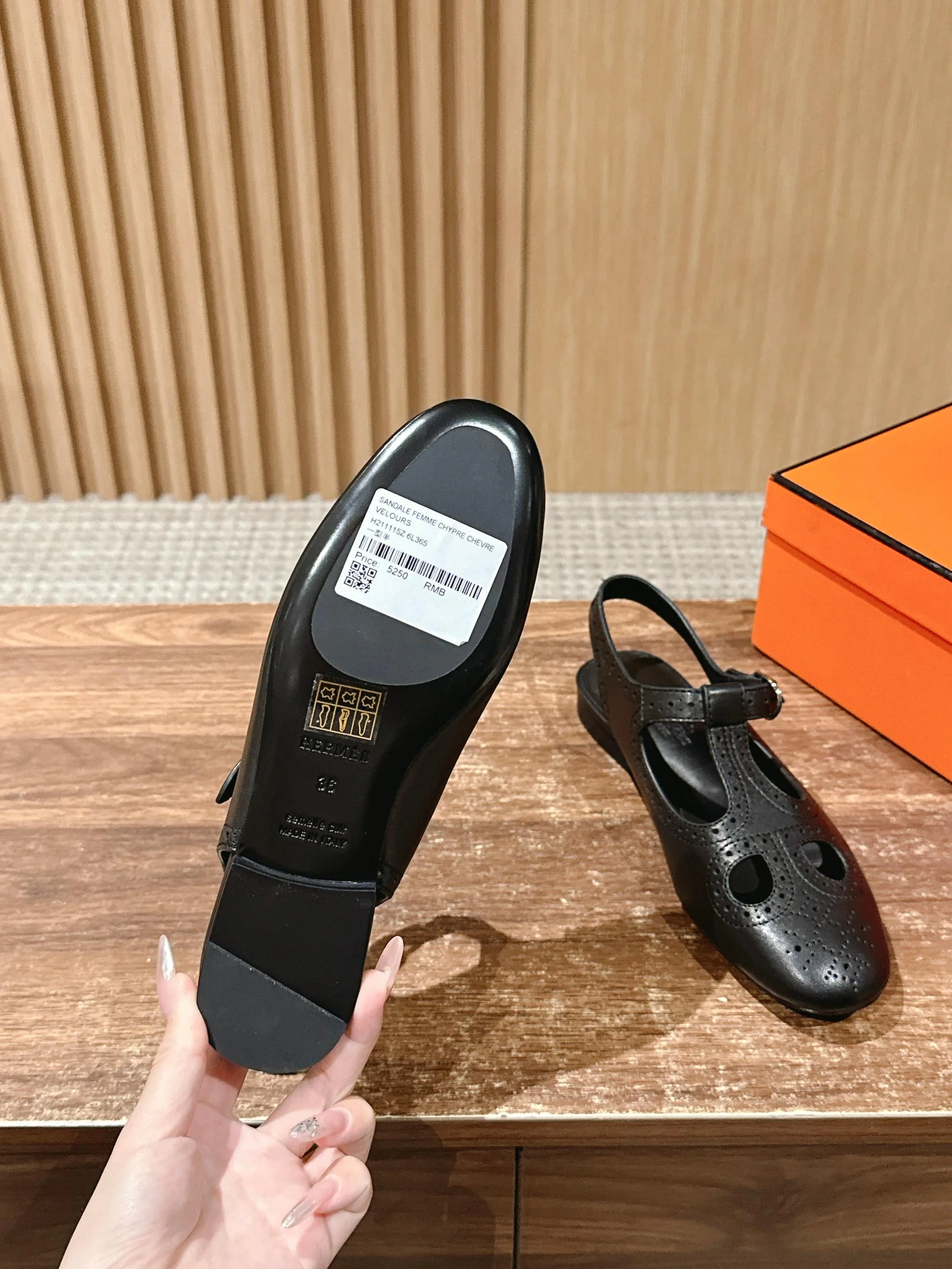 Кожаные сандалии-гилли Hermes с открытой пяткой - черные