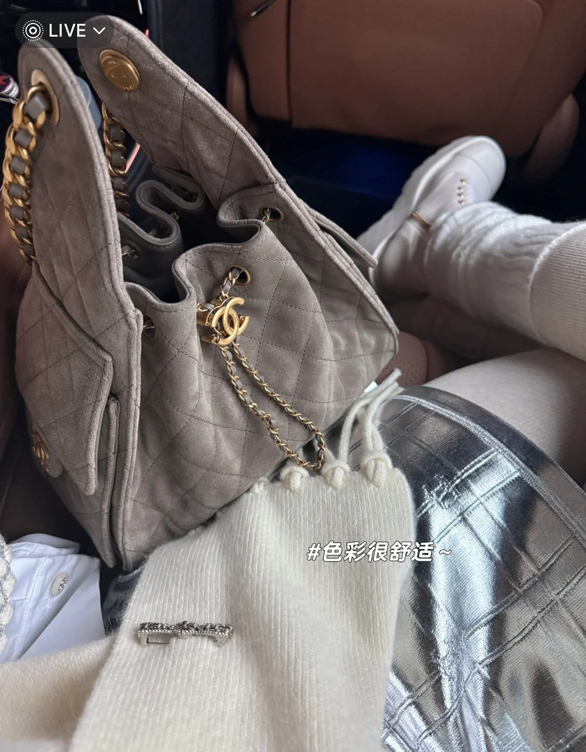 Сумка-хобо Chanel с завязками, замша, серая.