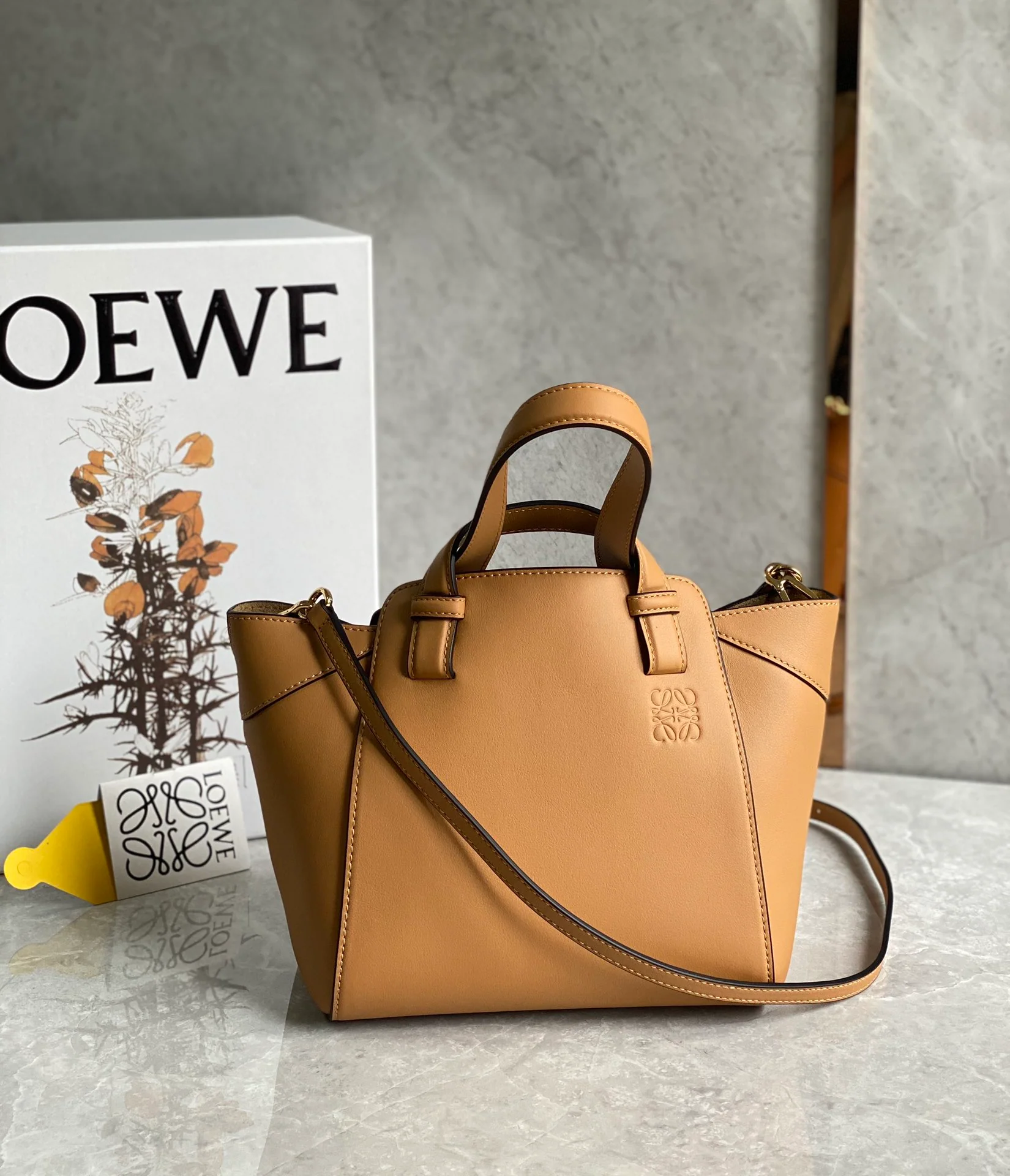 Сумка-гамак Loewe Hammock Nugget Bag - цвет хаки