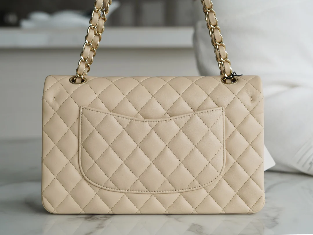 Сумка Chanel CF Medium - 25 см - из абрикосовой овечьей кожи с пряжкой из светлого золота - CF25