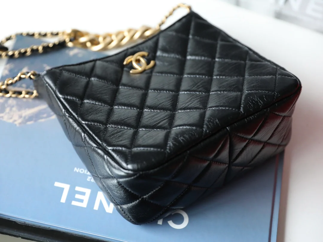 Коллекция Chanel Весна/Лето 2022 - Сумка-хобо