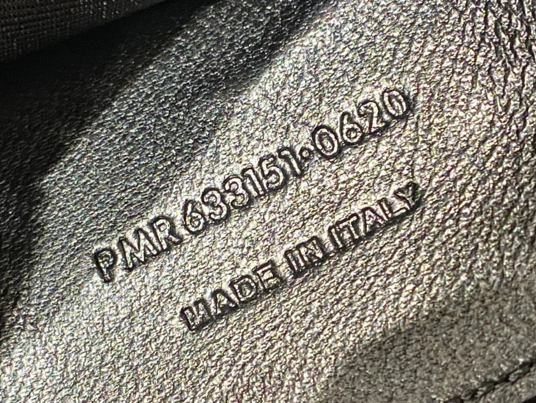 YSL Small Niki Leather - Светло-серая телячья кожа с масляной пропиткой и воском - С D-образной пряжкой - 1 шт.