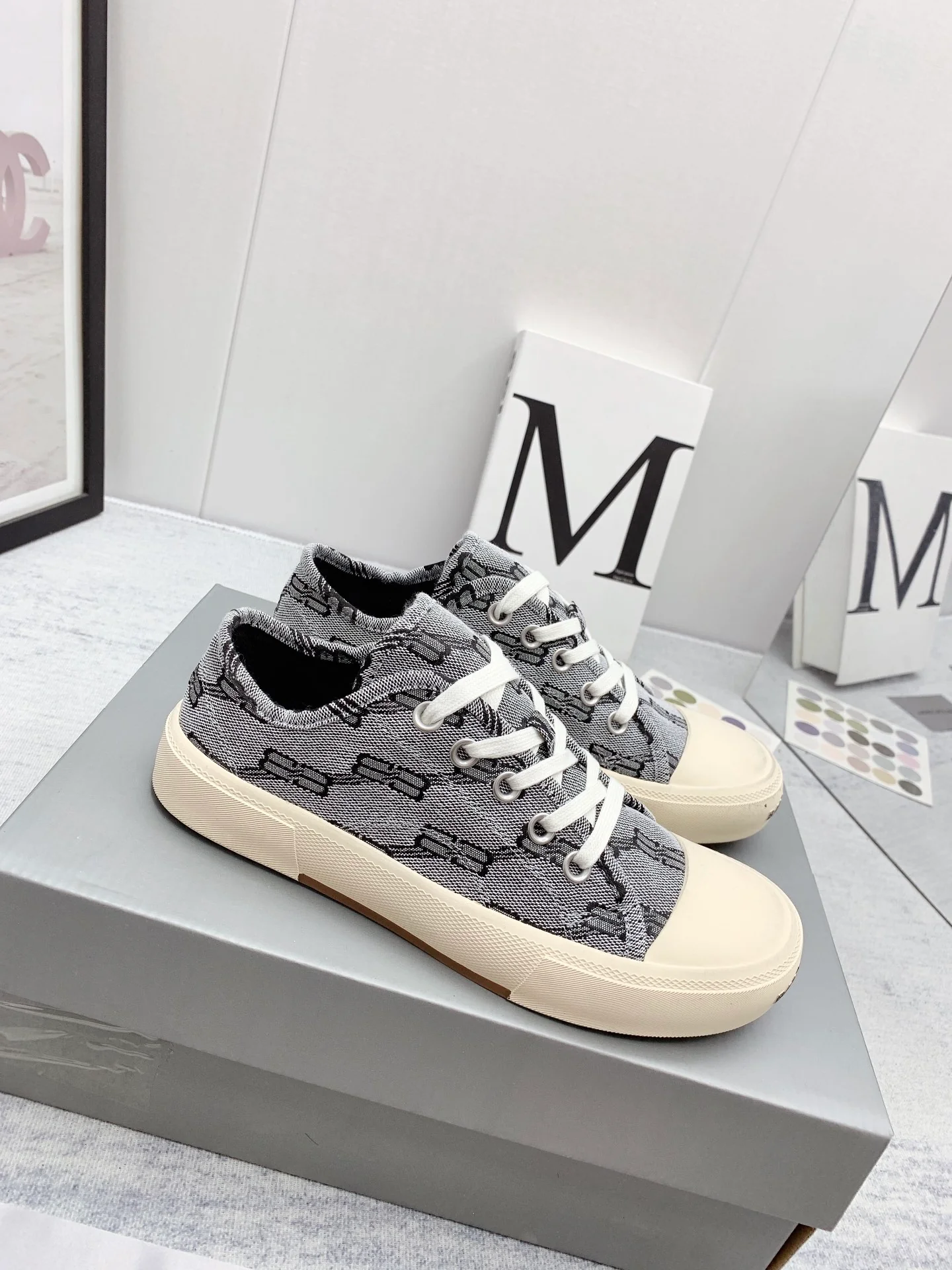 Новинка сезона осень/зима 2022 от Balenciaga - Парижские парусиновые туфли - Унисекс - Серые