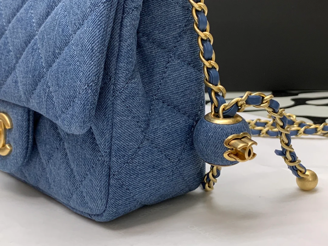 Chanel - Сумка с квадратным клапаном 