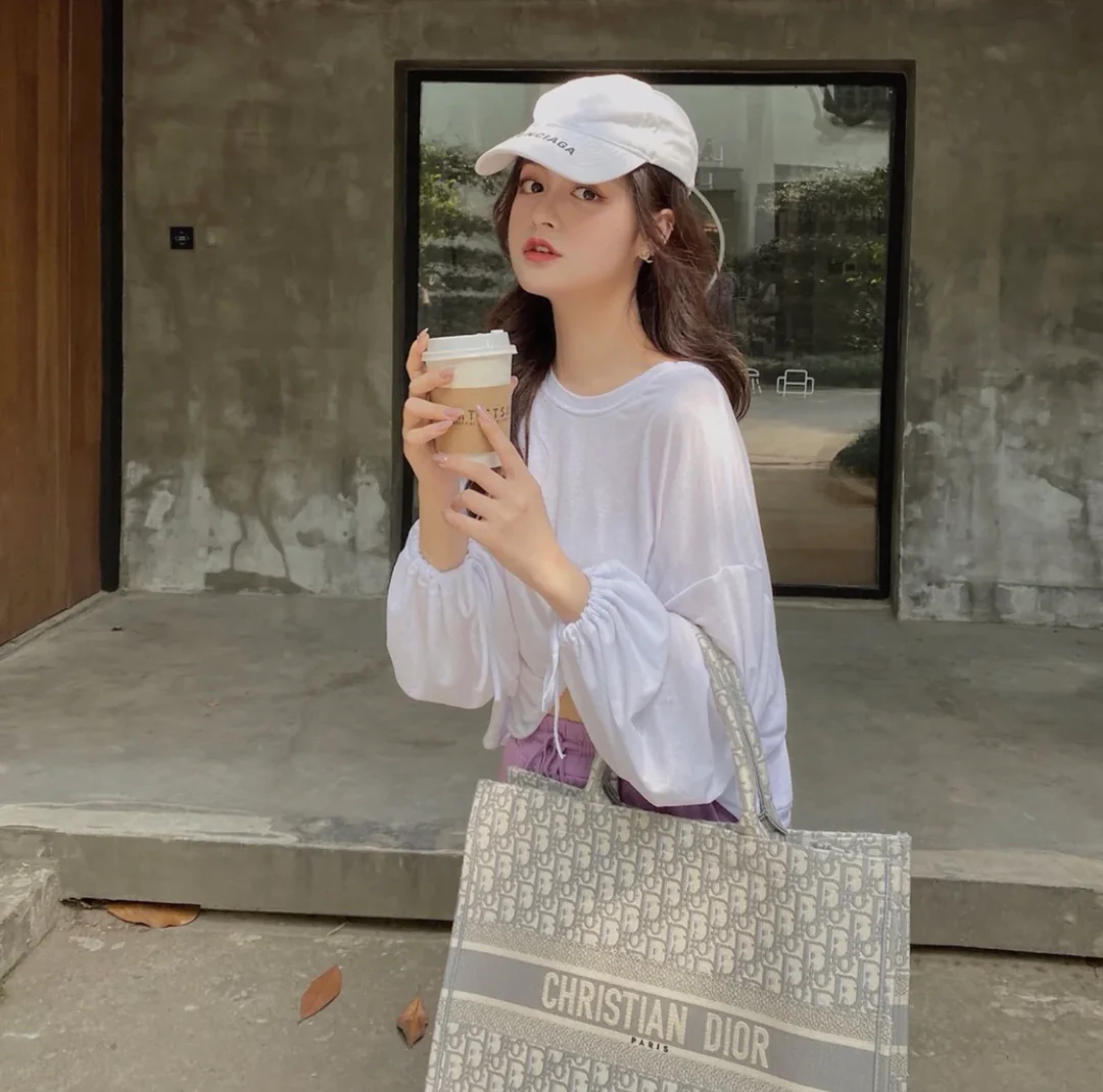 Большая сумка Dior Book Tote (41,5 см), серая, с монограммой, канвас.