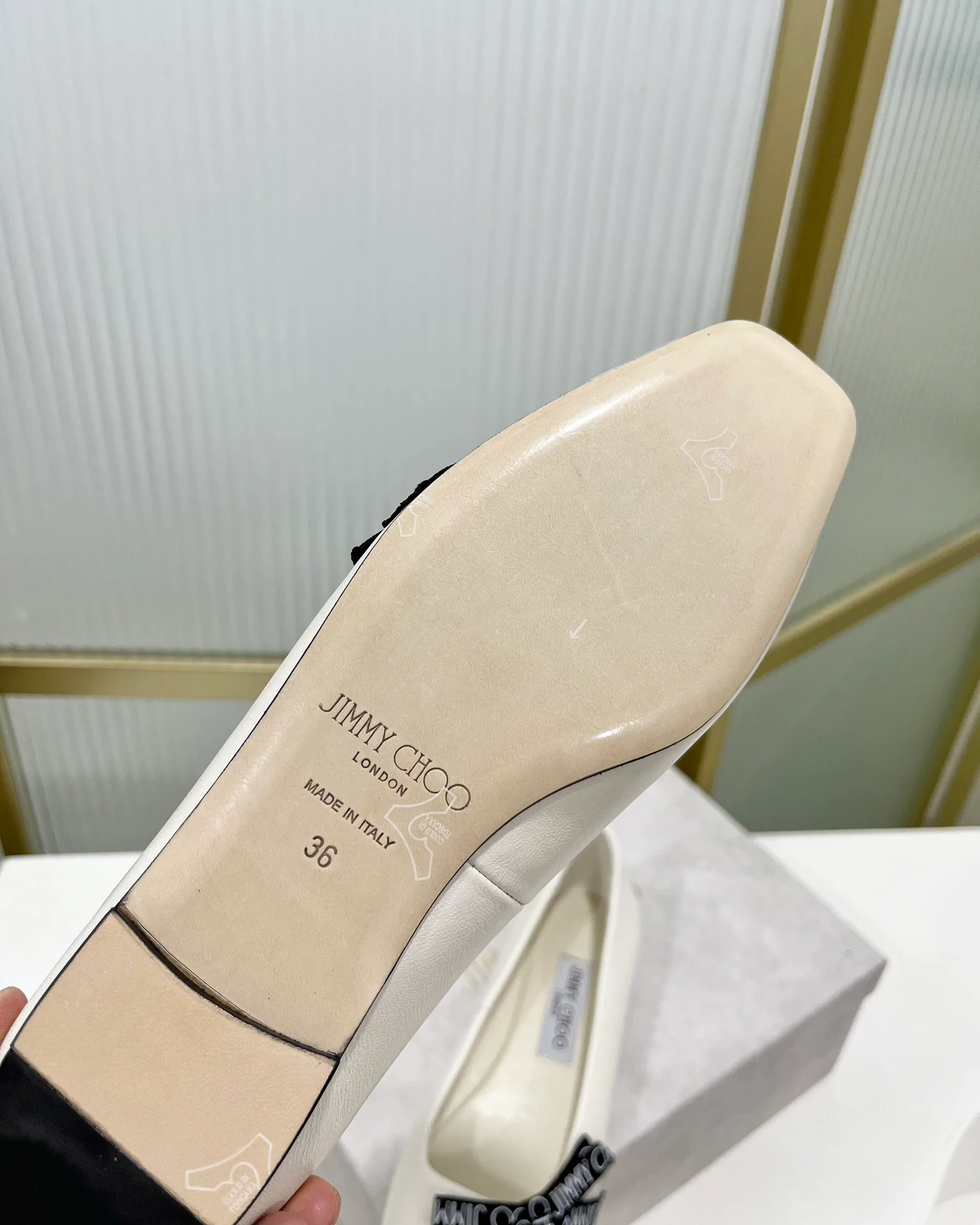 Jimmy - Новинка 2023 года - Туфли-балетки с квадратным носком и принтом из тесьмы - Белые