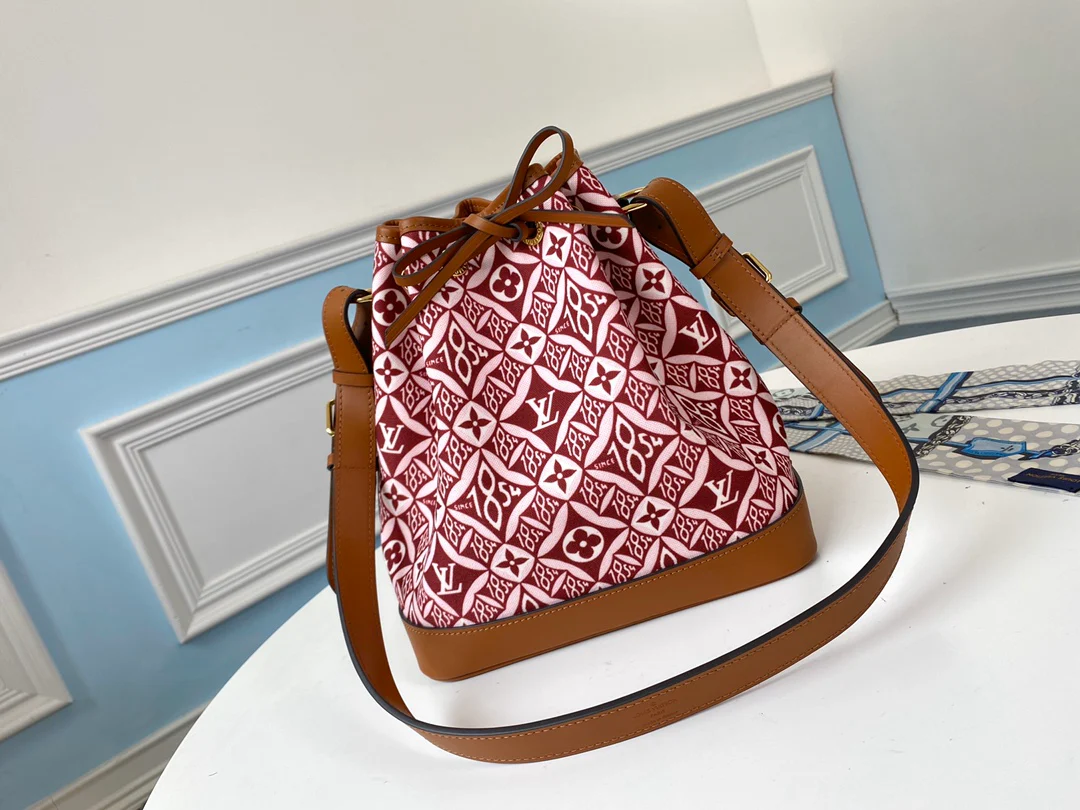 m57154-LV-noe-bb-handbag-tan color