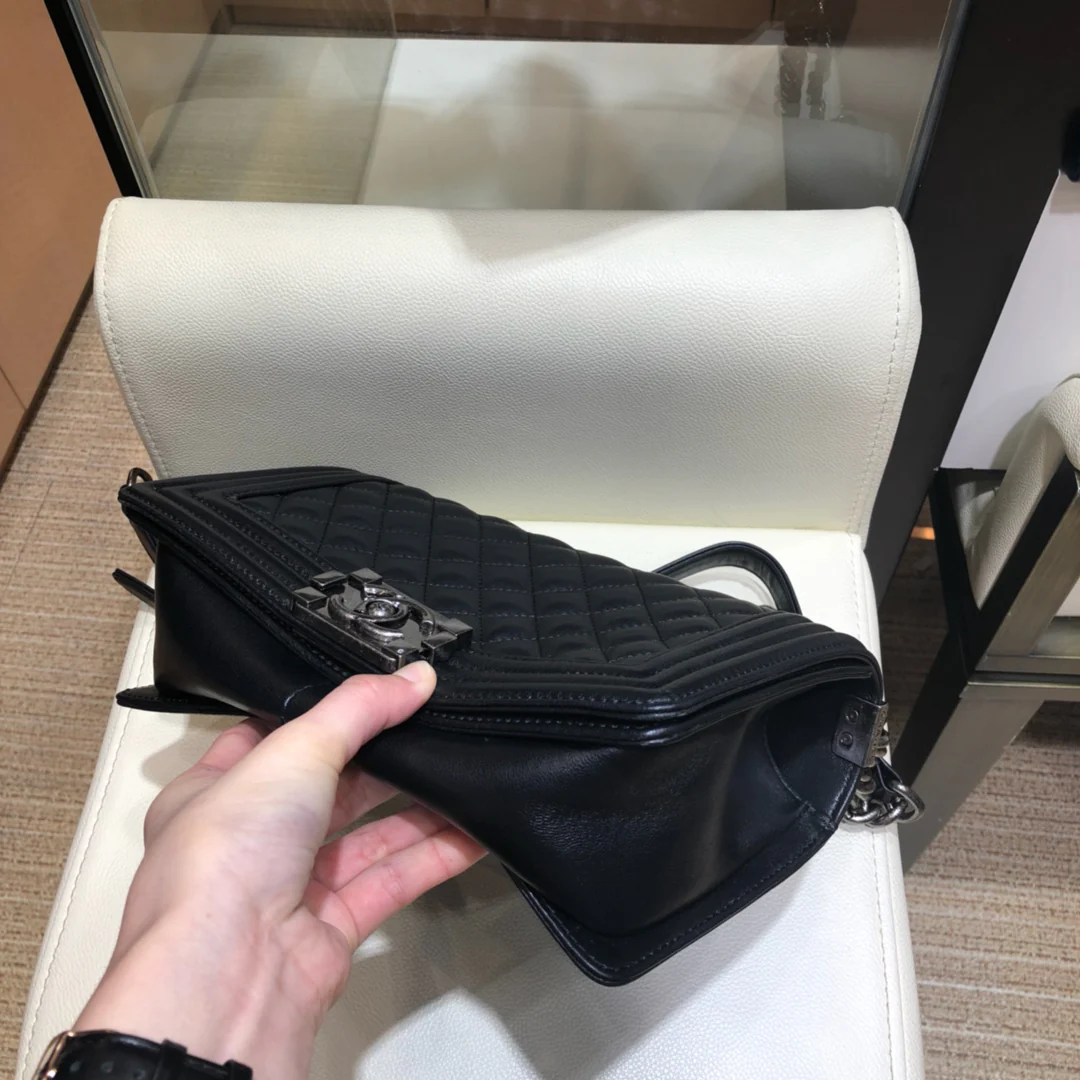 Chanel-boy-25cm-3