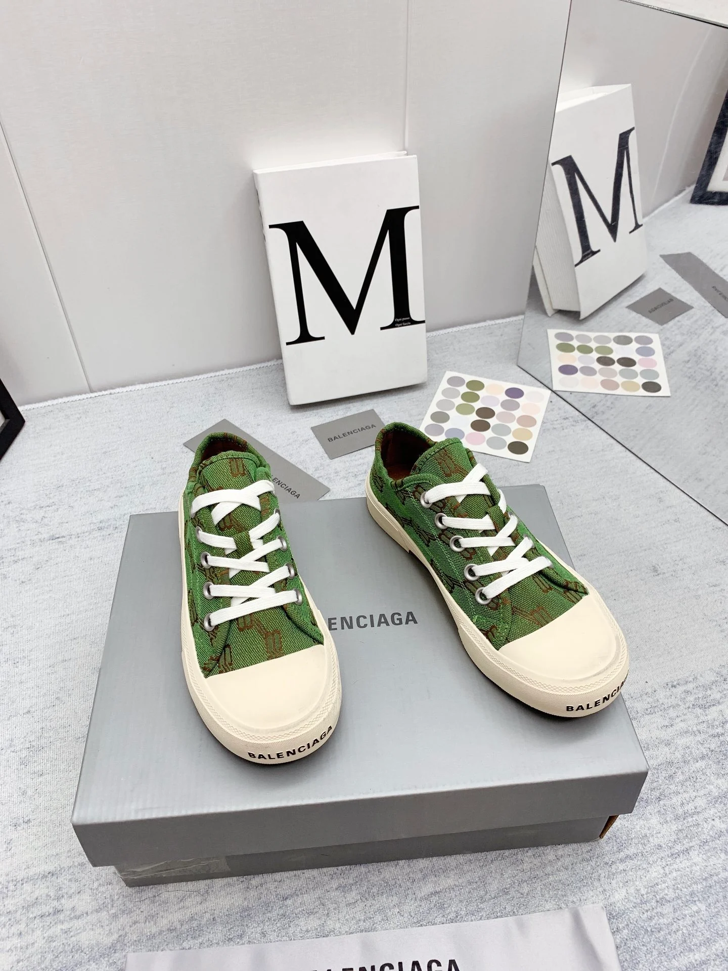 Новинка сезона осень/зима 2022 от Balenciaga - Парижские парусиновые туфли - Унисекс - Зеленый