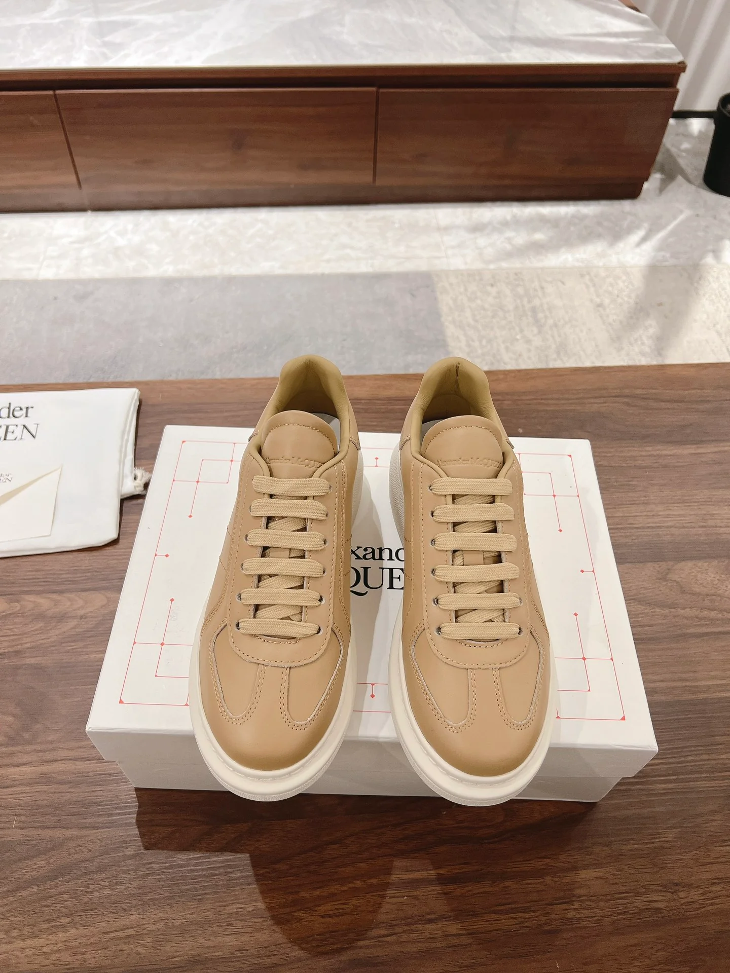 Скейтбордные кроссовки McQueen 2024 — цвет ?Молочный чай?