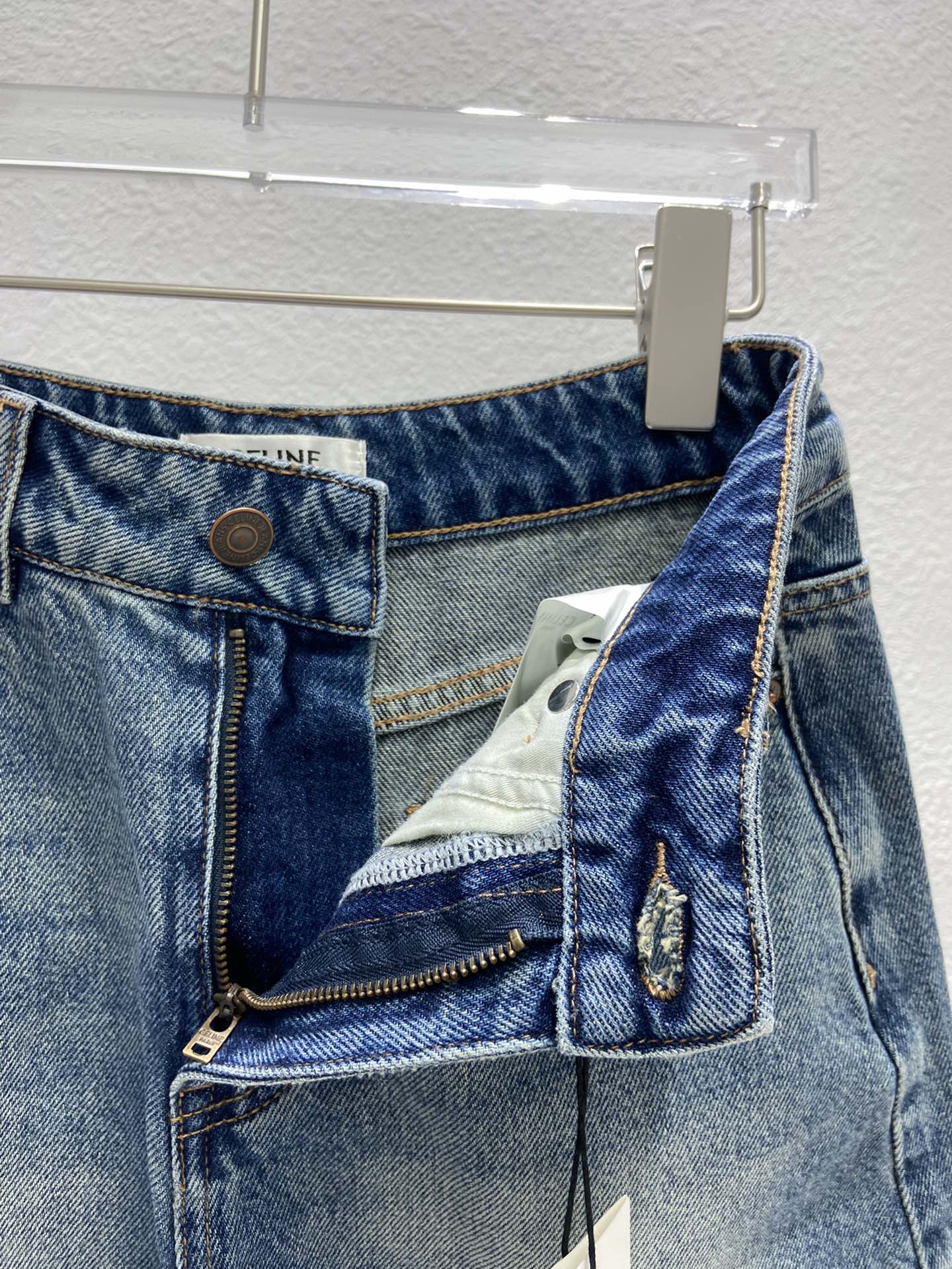 Celine 2404 - Джинсовые шорты с вышитым задним карманом - Синие