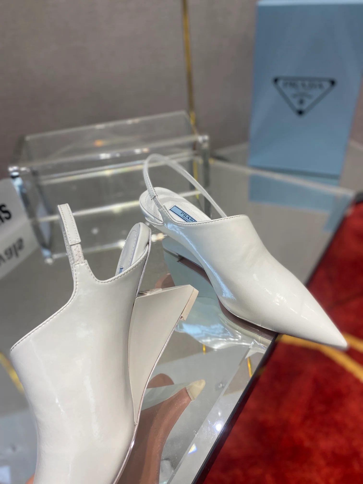 Туфли Prada - туфли Prada с острым носком на низком каблуке